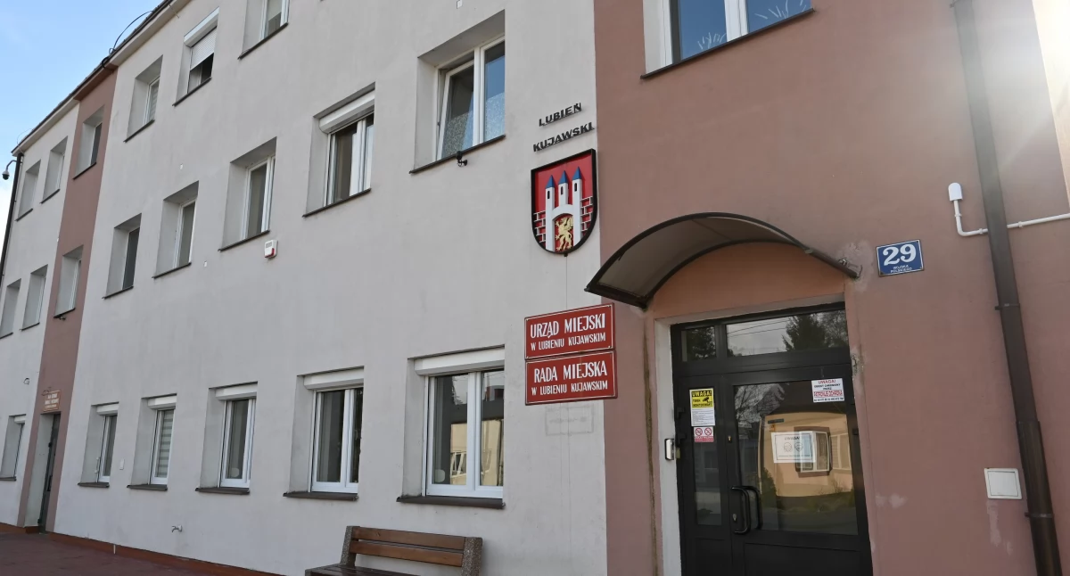 Rynek pracy, Lubień Kujawski ogłasza nabór Urząd Miejski szuka pracownika - zdjęcie, fotografia