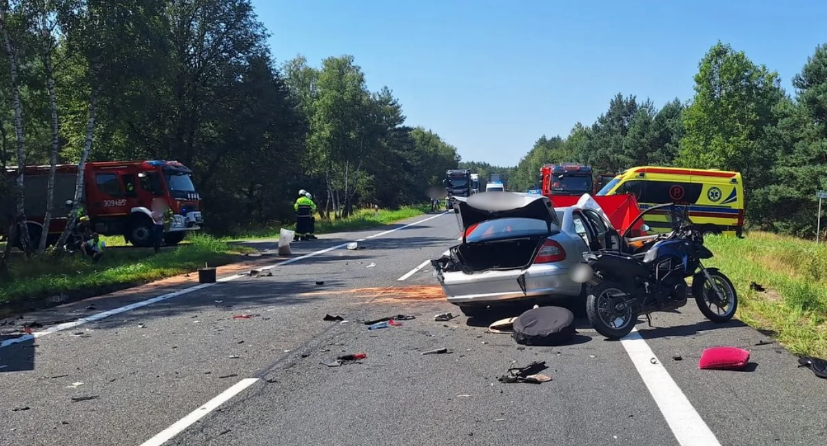 Wypadki drogowe, Tragiczny wypadek żyją osoby - zdjęcie, fotografia