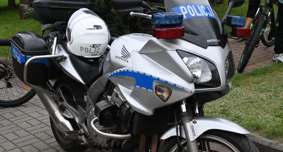 Wypadki drogowe, Motocyklista ranny zderzeniu mazdą Osadzie Rybnica - zdjęcie, fotografia
