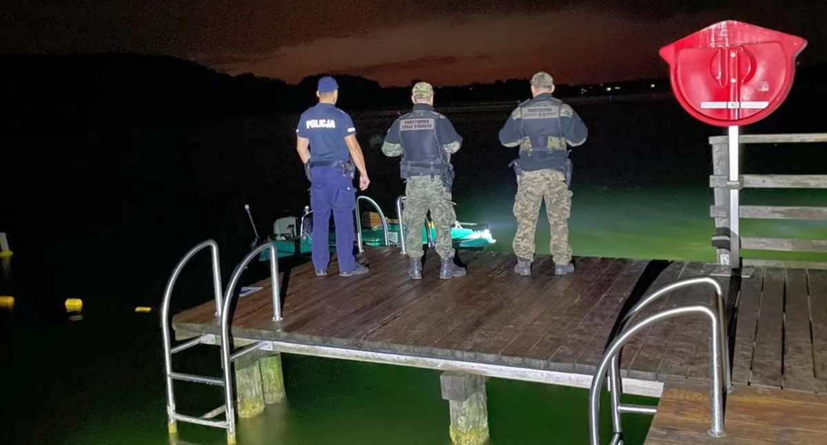 Policja - komunikaty policyjne, Nocna akcja Jeziorze Głuszyńskim Policjanci strażnicy przeciw kłusownikom - zdjęcie, fotografia