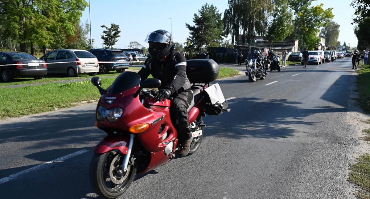 Ludzie_, Piknik Motocyklowy Chodczu muzyka motocykle motoparalotnie [PROGRAM] - zdjęcie, fotografia