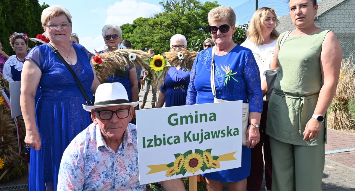 Rolnictwo, Dożynki Izbicy Kujawskiej Korowód wieńce koncert Masters [PROGRAM] - zdjęcie, fotografia