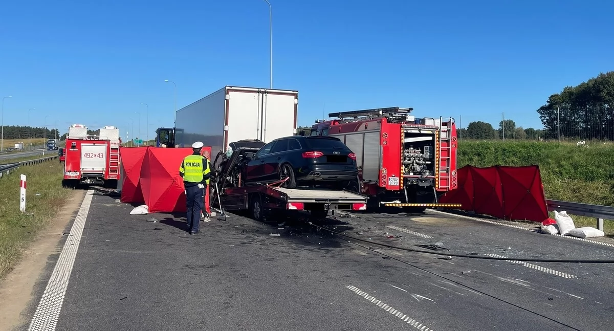 Wypadki drogowe, Tragiczny wypadek regionie żyje letni kierowca lawety Zderzyły Scania Mercedesem - zdjęcie, fotografia