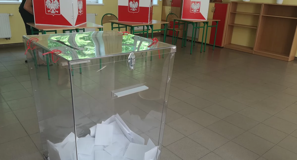 Polityka, Dwukadencyjność samorządowców lupą projekt trafi wysłuchania publicznego - zdjęcie, fotografia