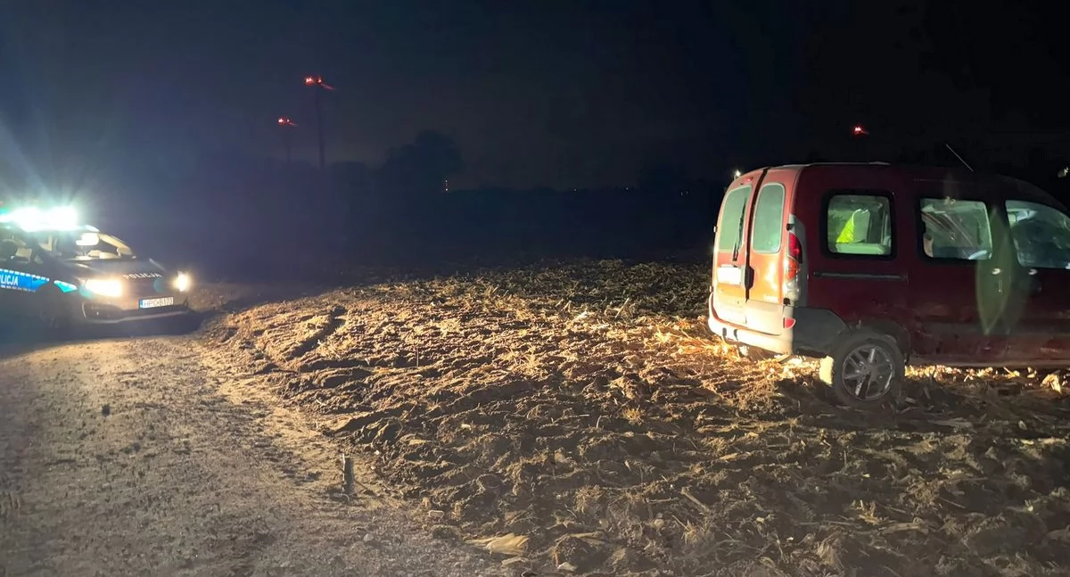 Wypadki drogowe, Dachowanie regionie latek trafił szpitala - zdjęcie, fotografia