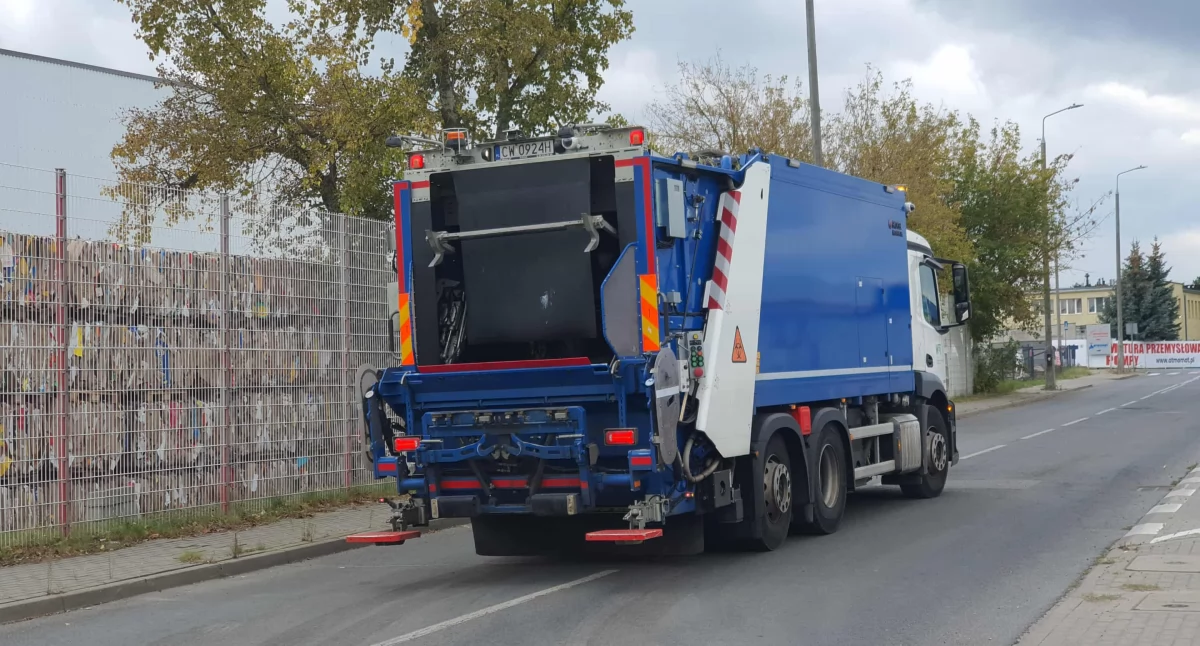 Urząd Miasta, Saniko Włocławek rekordowym zyskiem będą podwyżki śmieci - zdjęcie, fotografia