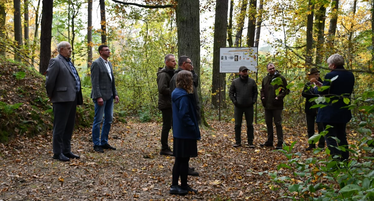 Ludzie_, trosce dziedzictwo Kujaw edukacyjne spotkanie Parku Kulturowym Sarnowie - zdjęcie, fotografia