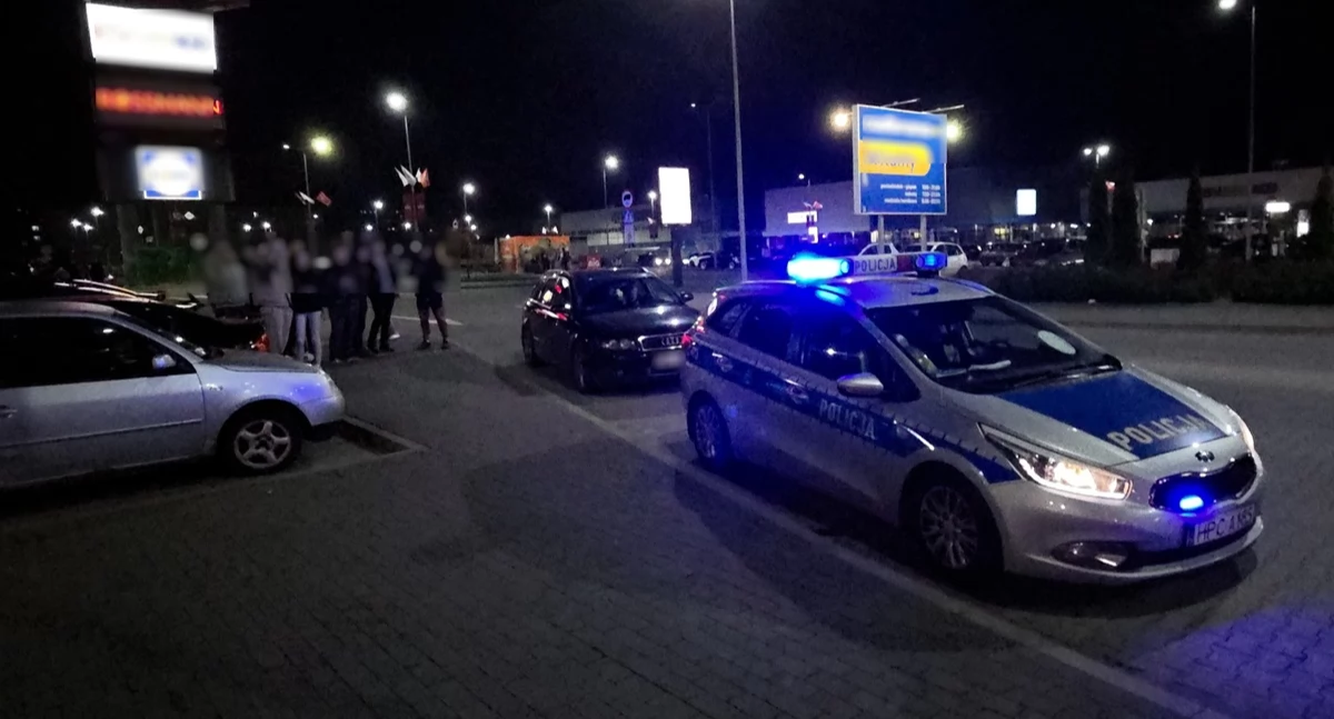 Policja - komunikaty policyjne, Kilkadziesiąt mandatów Kapitulnej Włocławku motoryzacyjny lupą policji [ZDJĘCIA] - zdjęcie, fotografia