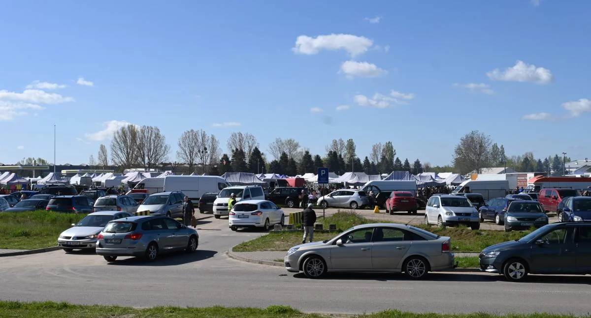Ludzie_, Akcja Pchlim Targu Włocławku podróbki niemal milion złotych przejęte regionie - zdjęcie, fotografia