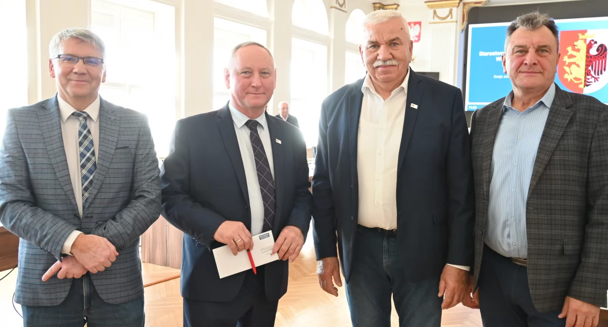 Samorząd Powiatu Włocławskiego, sesji Powiatu Włocławskiego finansach inwestycjach - zdjęcie, fotografia