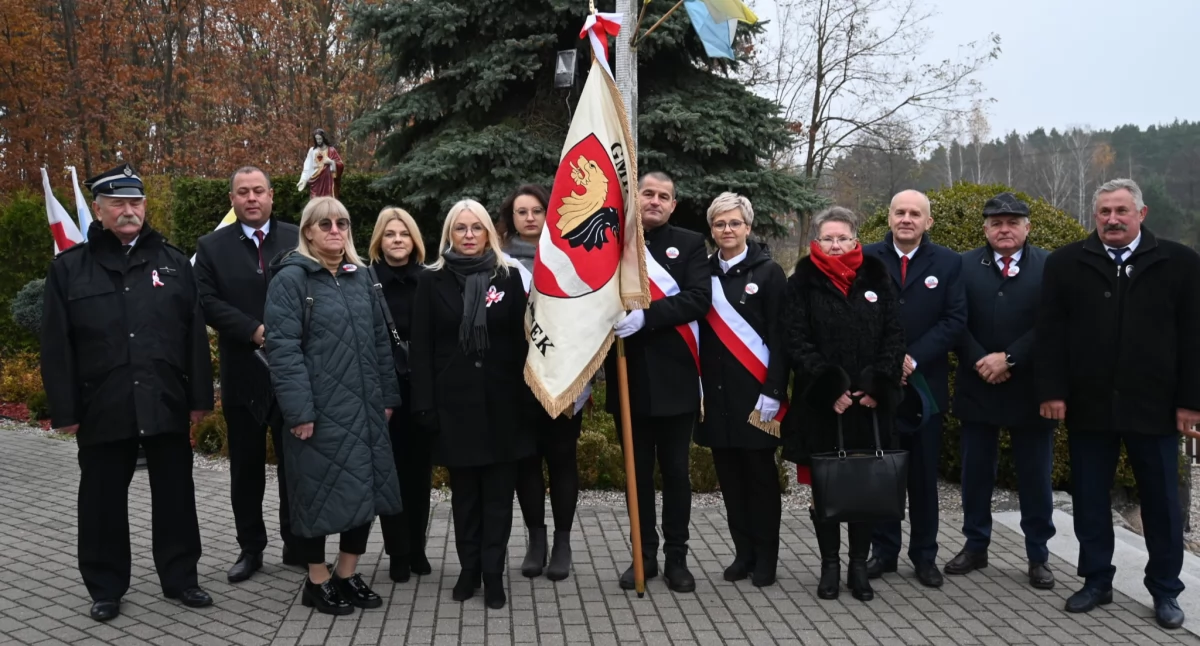 Święta państwowe i religijne, Święto Niepodległości Gminie Włocławek Smólniku wystąpi Bayer Kruszynie LAUDA - zdjęcie, fotografia