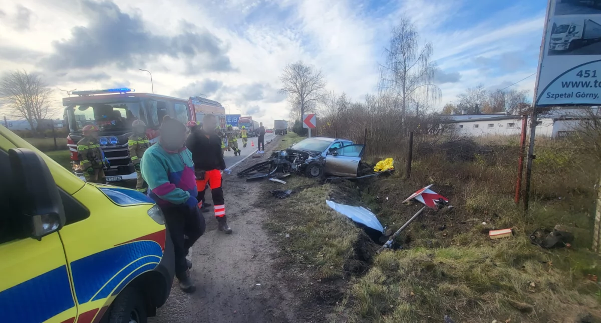 Wypadki drogowe, Wypadek Pikutkowie Zderzyły ciężarówka osobówką osoby poszkodowane - zdjęcie, fotografia
