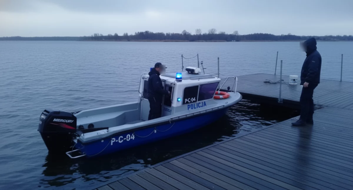 Policja - komunikaty policyjne, Kłusownicy sieciami namierzeni jeziorze Nocna akcja policji - zdjęcie, fotografia