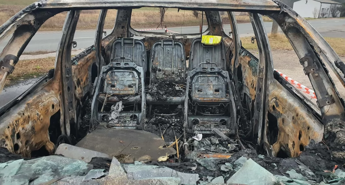 Policja - komunikaty policyjne, Pożar samochodu ulicy Płockiej Włocławku spłonął doszczętnie - zdjęcie, fotografia