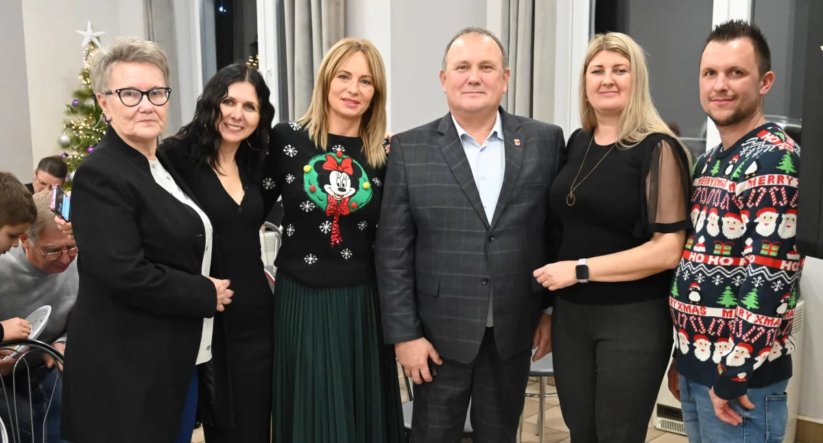 Ludzie_, Wigilia Sąsiedzka Józefowie połączyła mieszkańców przed świętami - zdjęcie, fotografia