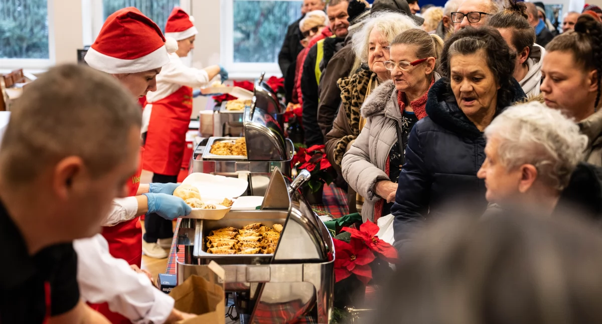 Święta państwowe i religijne, Wigilia Miejska ratuszu Włocławku Mieszkańcy spotkali wspólnym stole - zdjęcie, fotografia