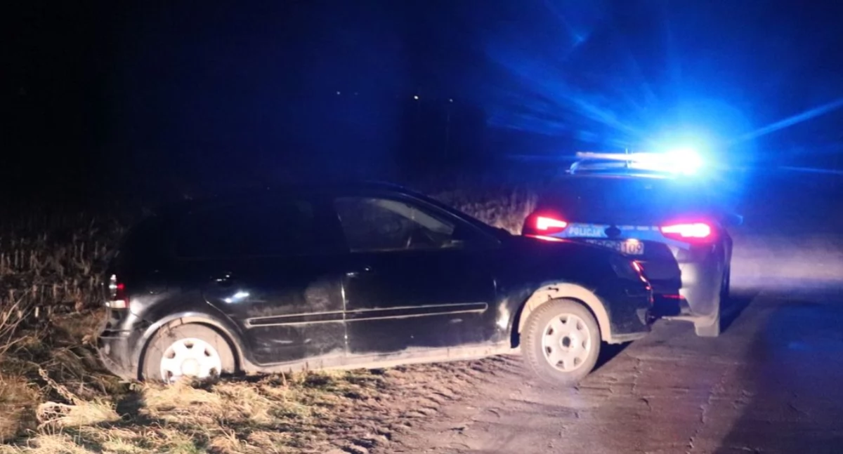Policja - komunikaty policyjne, latek alkoholu prawa jazdy wylądował rowie - zdjęcie, fotografia