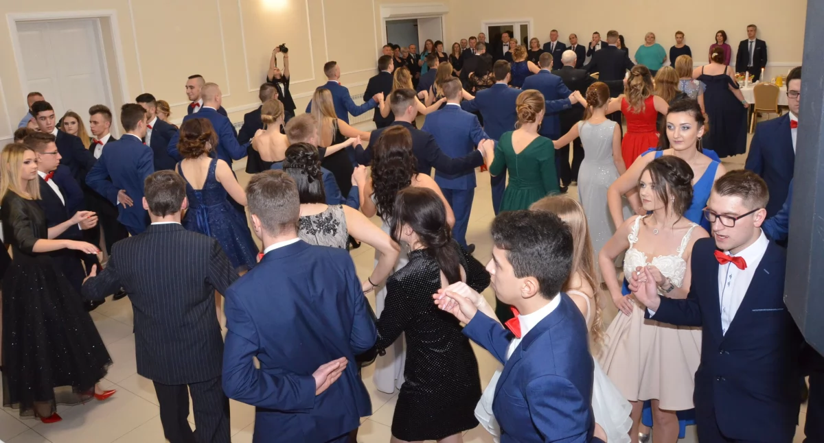 Studniówki, Studniówki Włocławku okolicach Terminy miejsca maturalnych - zdjęcie, fotografia