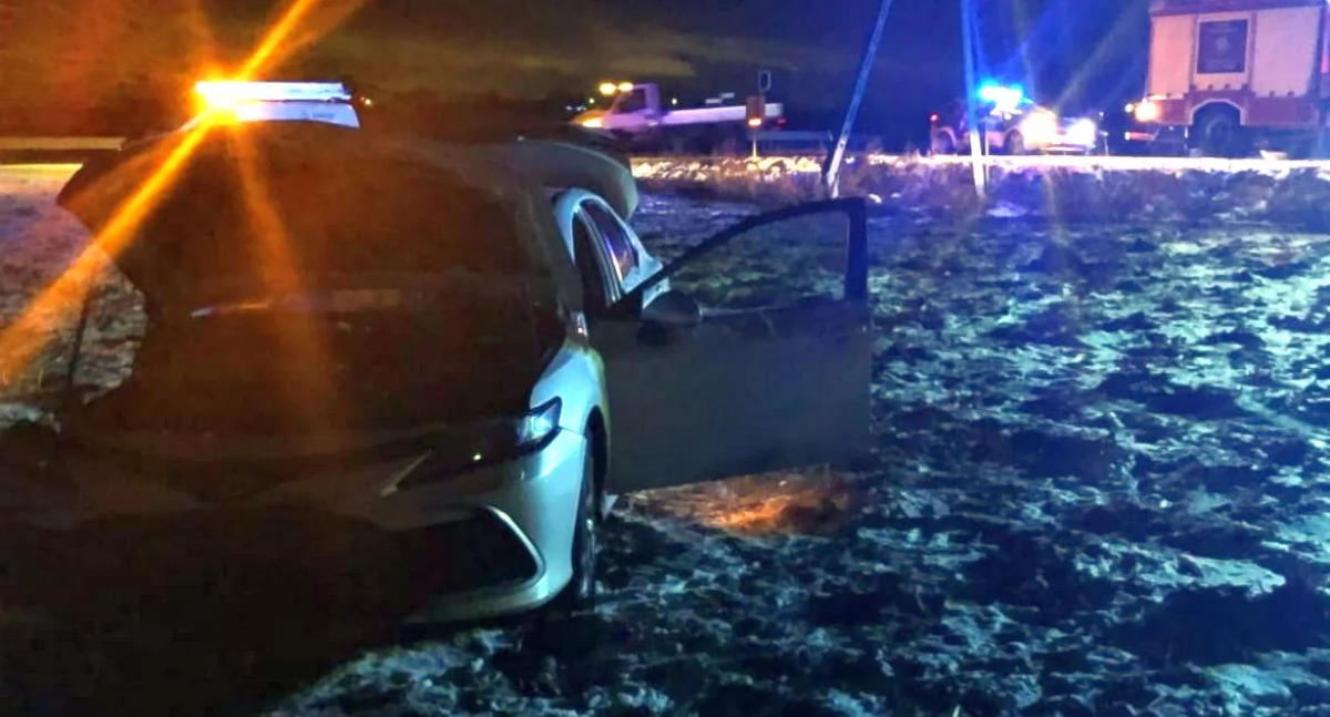 Wypadki drogowe, Przesadził prędkością uderzył słup energetyczny - zdjęcie, fotografia