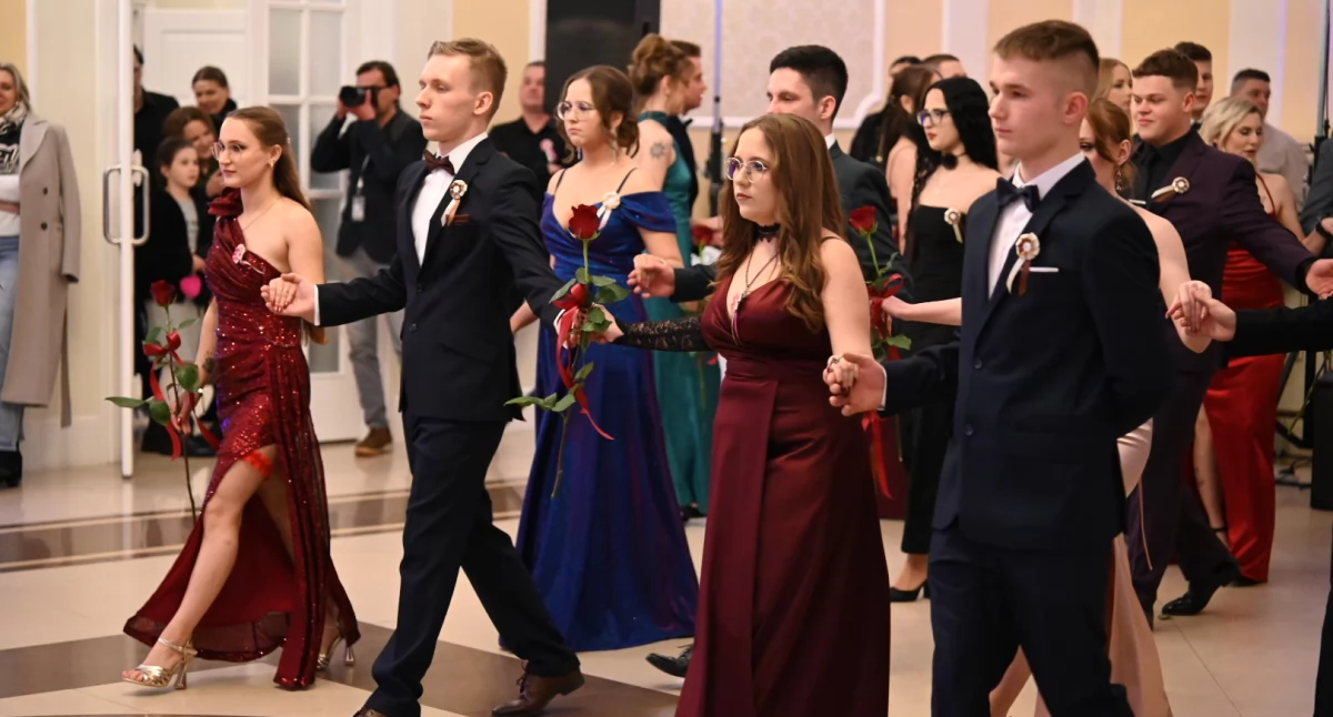 Studniówki, Studniówki Włocławek Zespół Szkół Samochodowych - zdjęcie, fotografia