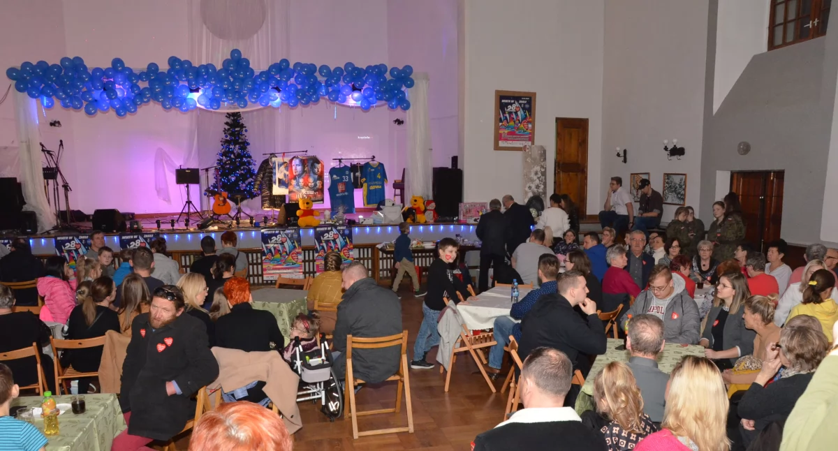 Charytatywne, WOŚP Lubraniec finał Orkiestry koncertami licytacjami zbiórką uliczną - zdjęcie, fotografia