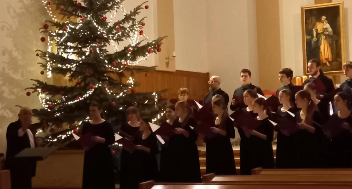 Koncerty, Złote Pasmo CANTO Sukces włocławskiego chóru kierunkiem Mariana Szczepańskiego - zdjęcie, fotografia