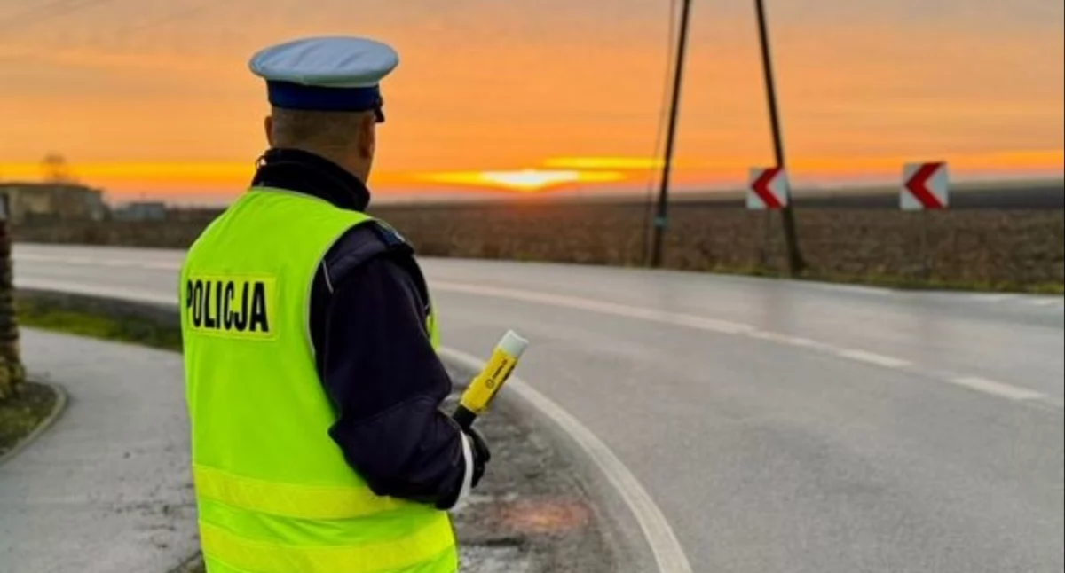 Policja - komunikaty policyjne, Policyjny pościg latkiem Osięcinach punktów zarzuty funkcjonariuszy - zdjęcie, fotografia