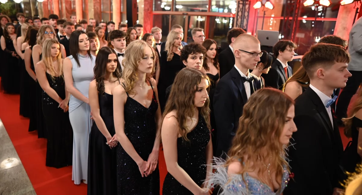 Studniówki, Studniówki Włocławek Zespół Szkół Elektrycznych - zdjęcie, fotografia