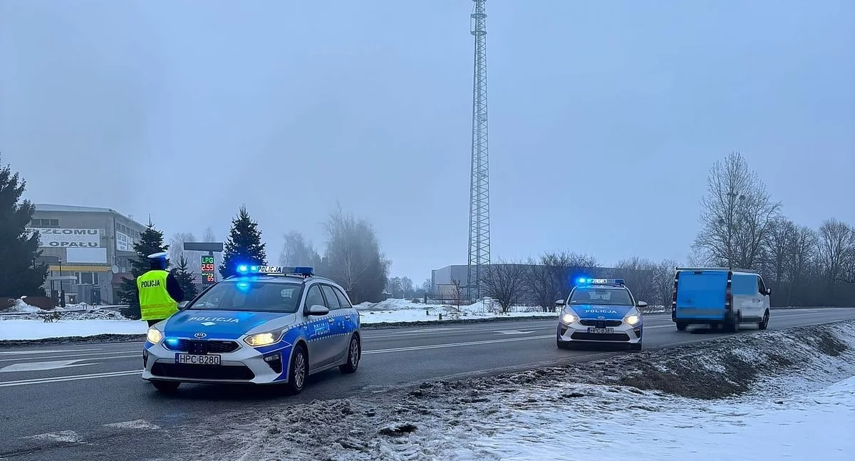 Wypadki drogowe, latek potrącił kobietę Trafiła szpitala Była kamizelce odblaskowej - zdjęcie, fotografia