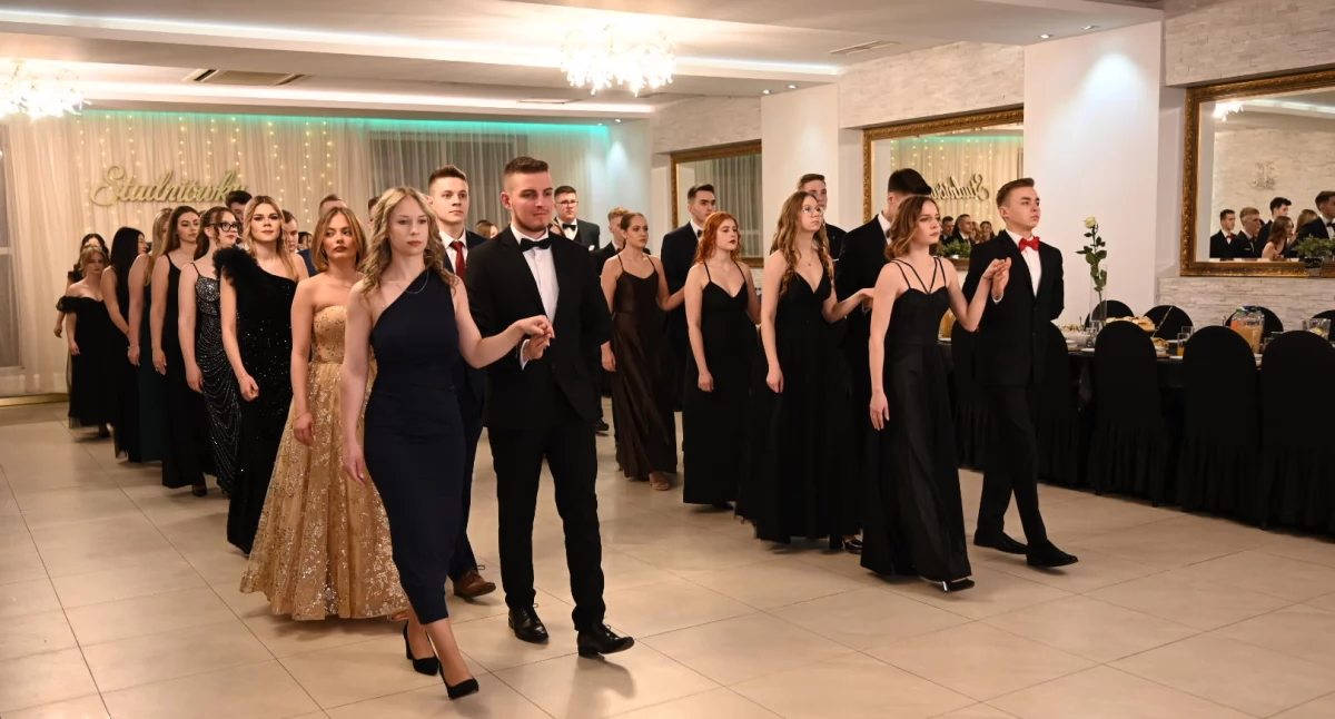 Studniówki, Studniówka ZSCKR Starym Brześciu Tawernie Brześciu Kujawskim - zdjęcie, fotografia