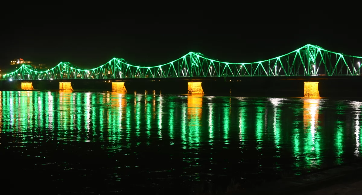Urząd Miasta, Zmienią nazwę mostu Włocławku Ratusz zabiera głos - zdjęcie, fotografia