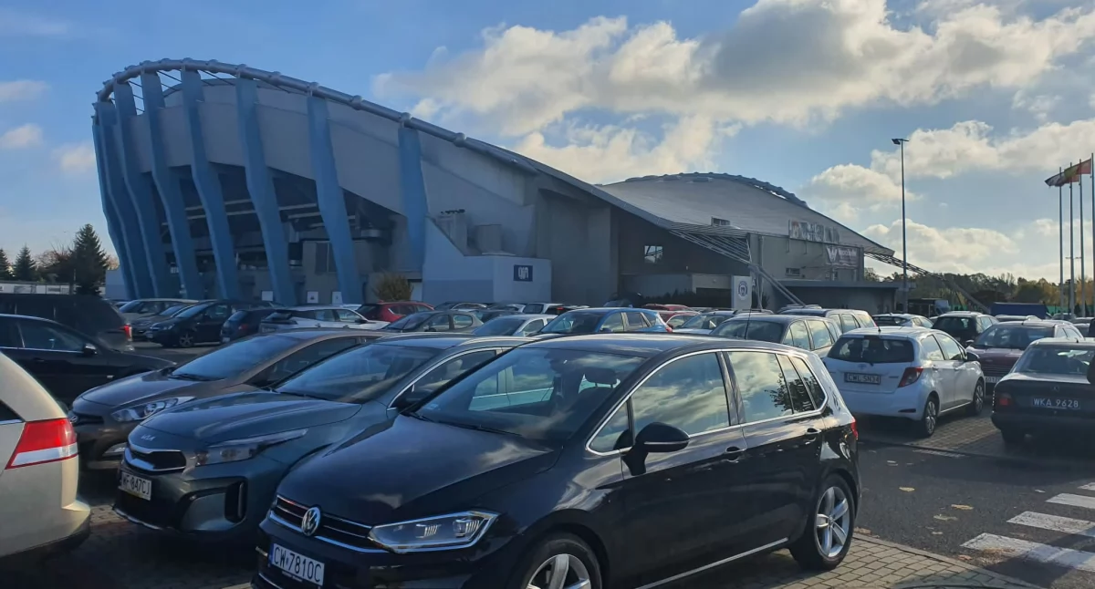 Urząd Miasta, Mieszkańcy skarżyli nocne rajdy Miasto zapowiada kamery Mistrzów - zdjęcie, fotografia