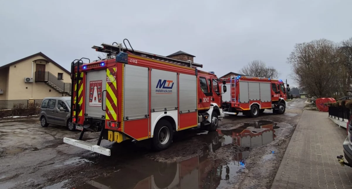 Pożary interwencje straży , Ewakuacja dzieci dorosłych żłobka Lubieniu Kujawskim - zdjęcie, fotografia