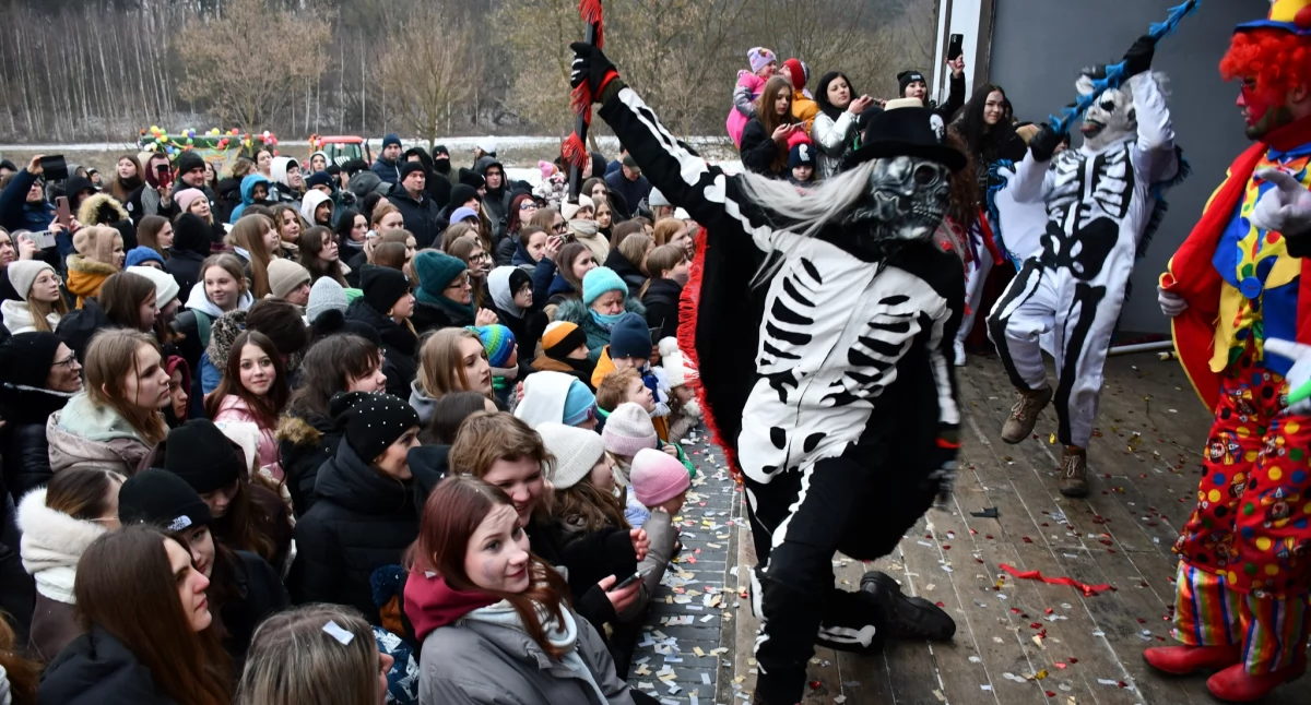 Kultura, Kujawskie Zapusty Lubrańcu barwny korowód owacje Dunajem - zdjęcie, fotografia