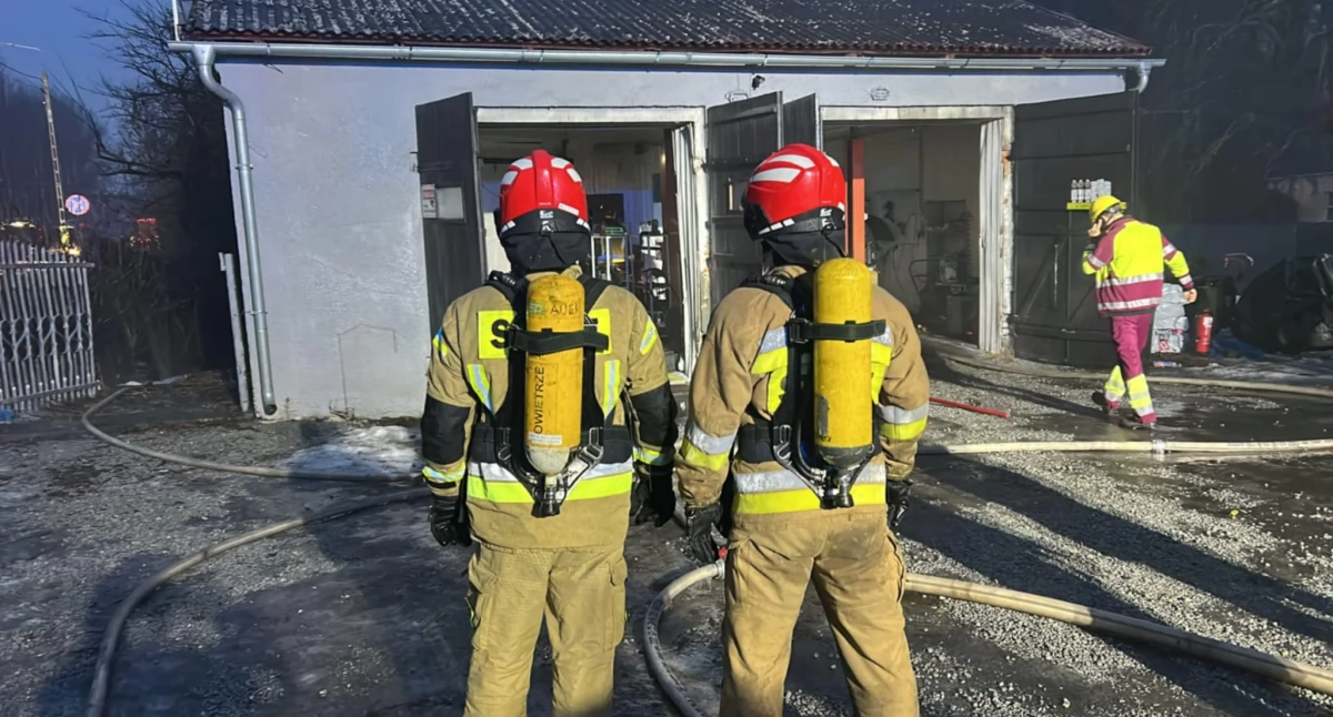 Pożary interwencje straży , Pożar Lubieniu Kujawskim Cztery zastępy akcji utrudnienia - zdjęcie, fotografia