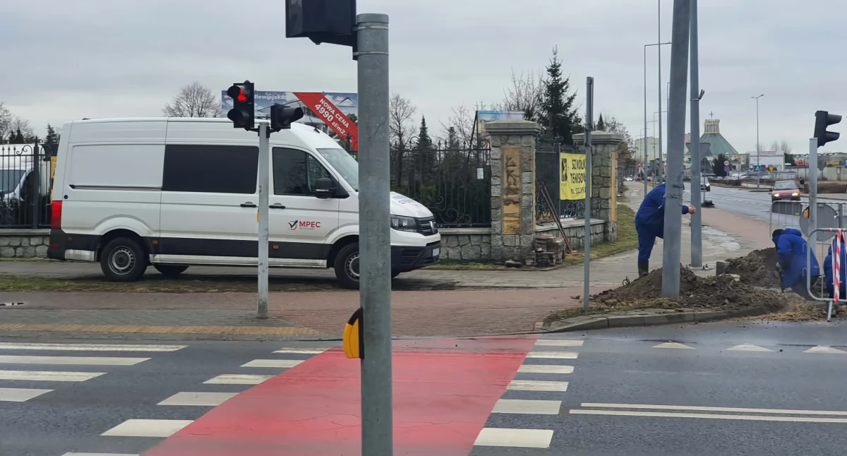 Komunikaty, Ogrzewanie znów wyłączone Włocławek usuwa nieszczelność Okrężnej - zdjęcie, fotografia