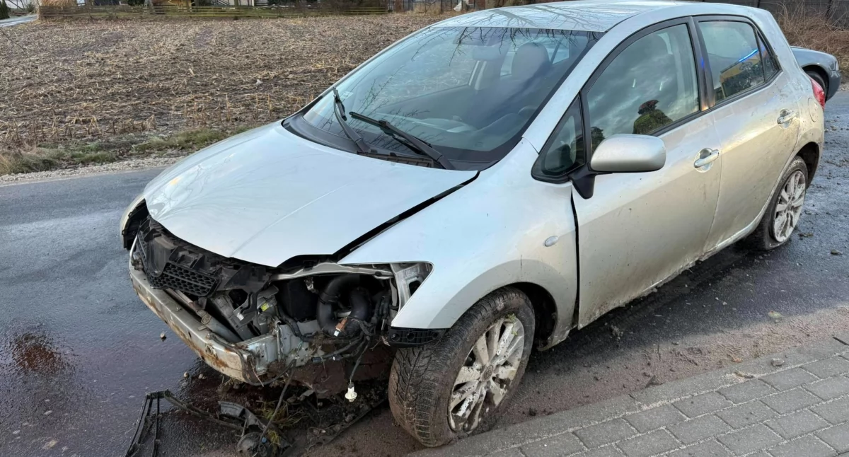 Wypadki drogowe, Groźnie świcie gminie Fabianki wjechało melioracyjnego - zdjęcie, fotografia