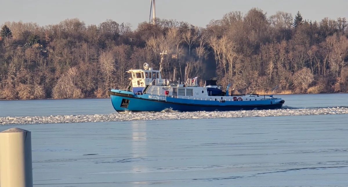 Komunikaty, lodołamaczy ruszyło Zalewie Włocławskim Akcja rozpoczęta - zdjęcie, fotografia