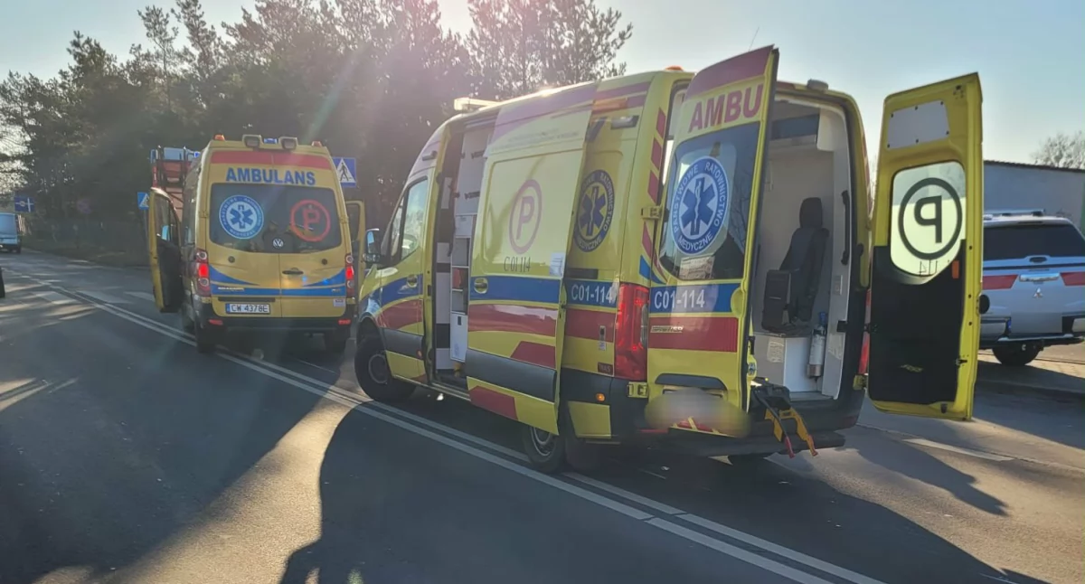 Wypadki drogowe, Motocyklista wpadł poślizg Płockiej potłuczeniami trafił szpitala - zdjęcie, fotografia