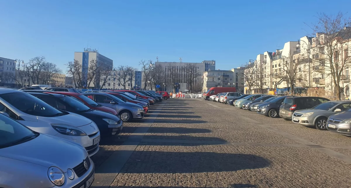 Urząd Miasta, Praca Urzędzie Miasta Włocławek Ratusz ogłosił cztery nabory - zdjęcie, fotografia
