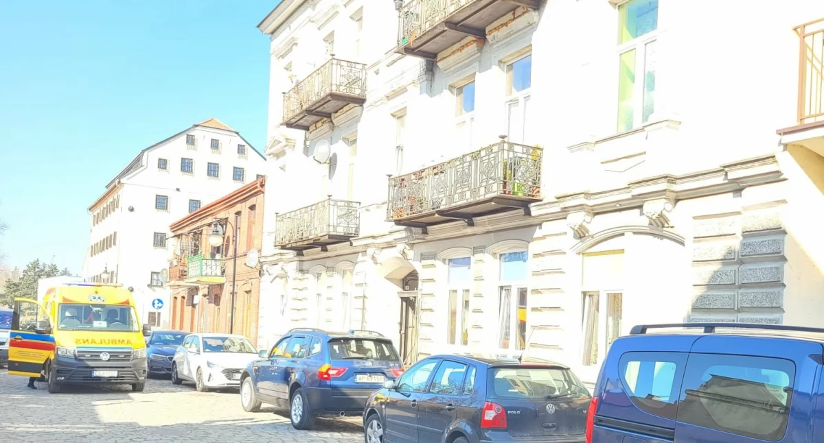 Pożary interwencje straży , Mężczyzna dachu Śródmieściu Włocławku Służby interweniują - zdjęcie, fotografia