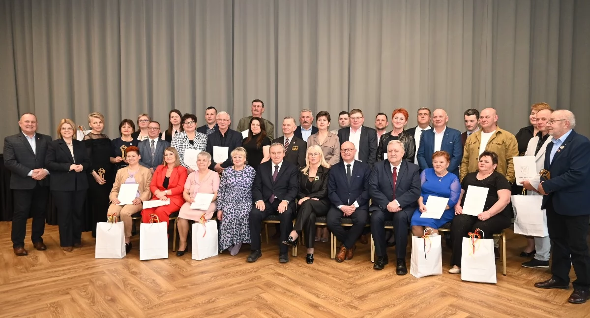 Ludzie_, Dzień Sołtysa Kruszynie Wzruszenia podziękowania zasłużone brawa gospodarzy - zdjęcie, fotografia