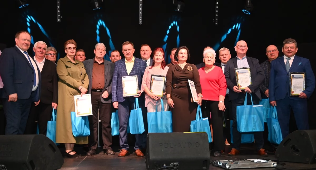 Rozrywka, Dzień Kobiet Dzień Sołtysa Gminie Fabianki Były podziękowania wyróżnienia liderów - zdjęcie, fotografia