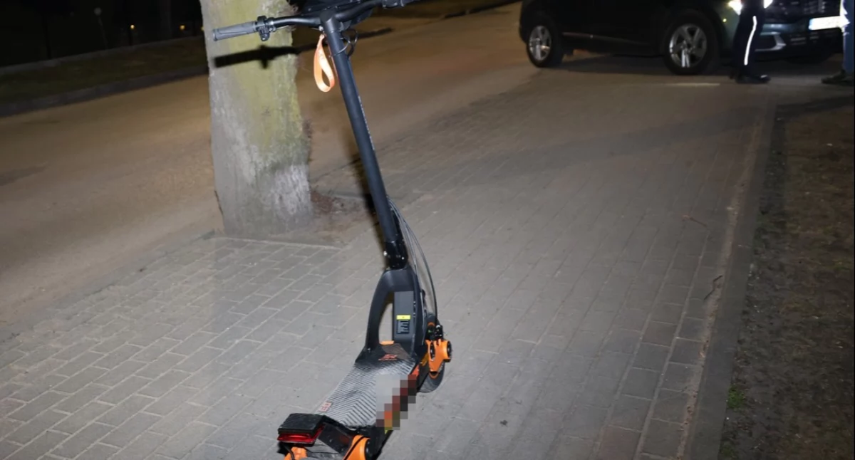 Wypadki drogowe, latek przewrócił hulajnodze Osięcinach Trafił obrażeniami szpitala - zdjęcie, fotografia