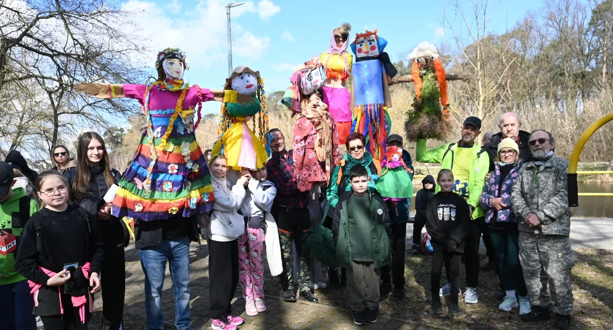 Ludzie_, Topienie Marzanny Lubrańcu Była historia integracja ognisty finał - zdjęcie, fotografia