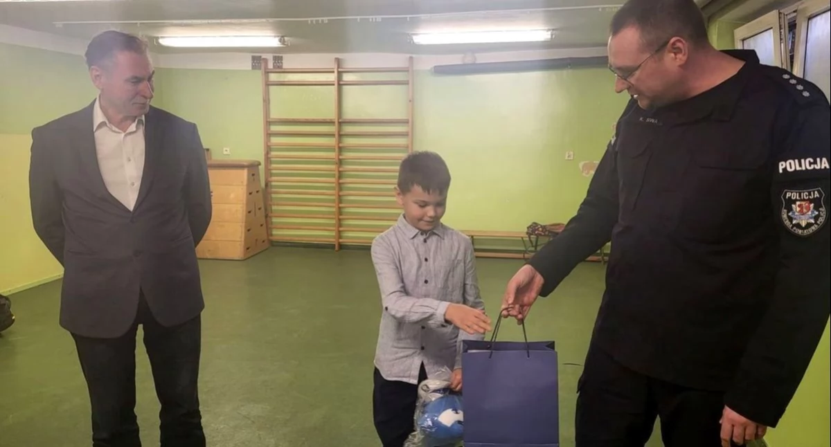 Policja - komunikaty policyjne, latek uratował mamę Chłopiec spanikował - zdjęcie, fotografia