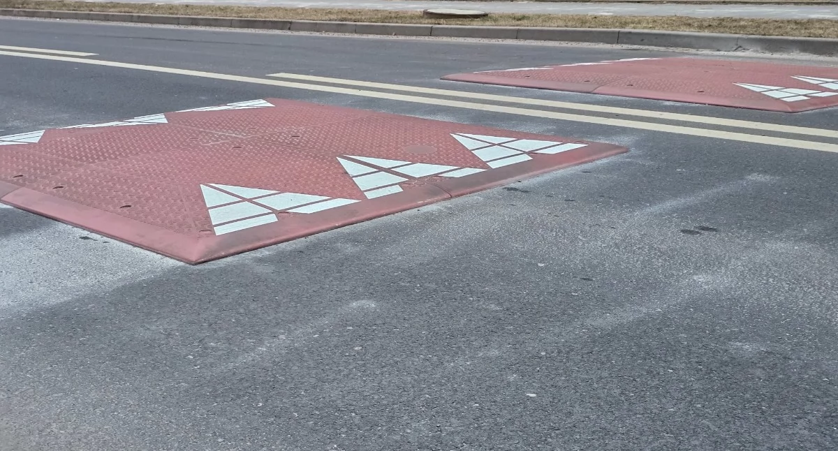 Komunikacja, Szykują policyjne kontrole Włocławku Chodzi kolejne progi zwalniające - zdjęcie, fotografia