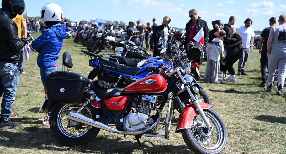 Koncerty, Majówka Włocławek Parada motocykli pokazy lotnisku koncerty - zdjęcie, fotografia