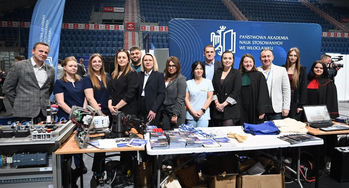 Szkoły wyższe, Targi edukacyjne Włocławek Drugi dzień przyciągnął uczelnie pracodawców - zdjęcie, fotografia