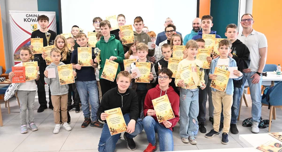 Polecamy, młodych szachistów Grabkowie Turniej Puchar Wójta przyciąga coraz więcej uczestników - zdjęcie, fotografia